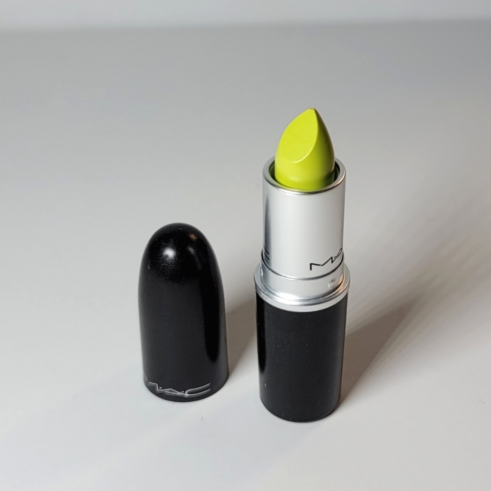 MAC Can't Be Tamed Cremesheen Lipstick